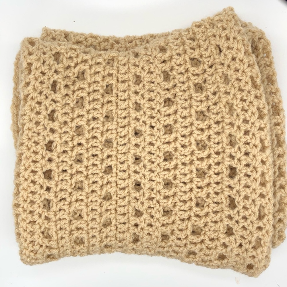 Crocheted chunky Infinity Scarf - Picture 2 of 3